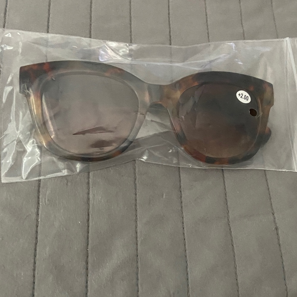 Tortoiseshell Sunglasses with Brown Gradient Lenses had +2.00 magnifying reader